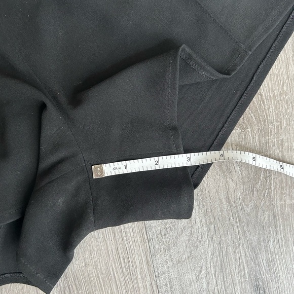 Black Aritzia Babaton Women's Shorts size 4 - Picture 4 of 4